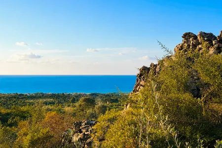 Stavební pozemek 26.000m2 s výhledem ma moře