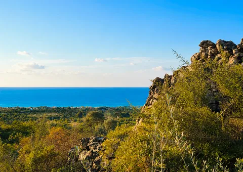 Stavební pozemek 26.000m2 s výhledem ma moře